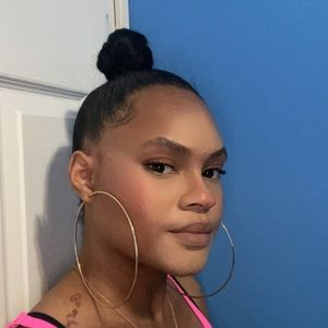 Meet your Posher, Elasia